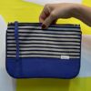 Necessaire Barquito base azul/ rayado fino azul y crudo